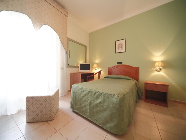 Imagen de la habitación del Hotel La Pace, Nápoles. Foto 12