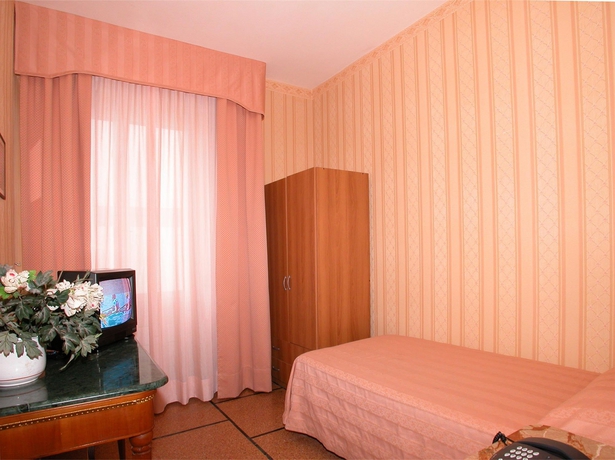 Imagen de la habitación del Hotel La Pace, Pisa. Foto 13