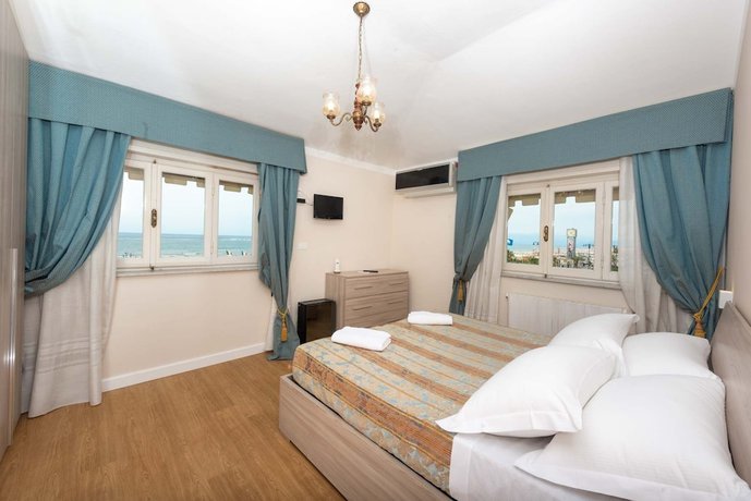 Imagen de la habitación del Hotel La Pace, Viareggio. Foto 5