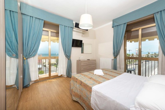 Imagen de la habitación del Hotel La Pace, Viareggio. Foto 11