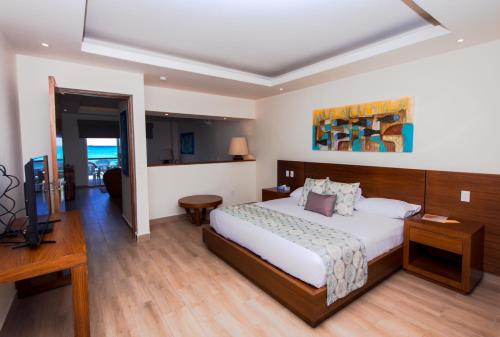Imagen de la habitación del Hotel La Palma Beachfront and Club Nautico. Foto 3