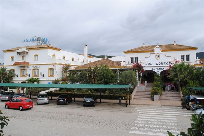 Imagen de los exteriores del Hotel La Palmosa. Foto 15