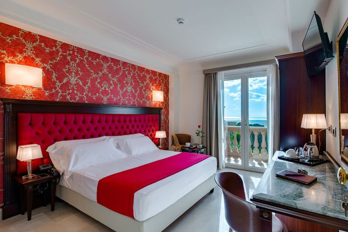 Imagen de la habitación del Hotel La Paloma Blanca. Foto 7