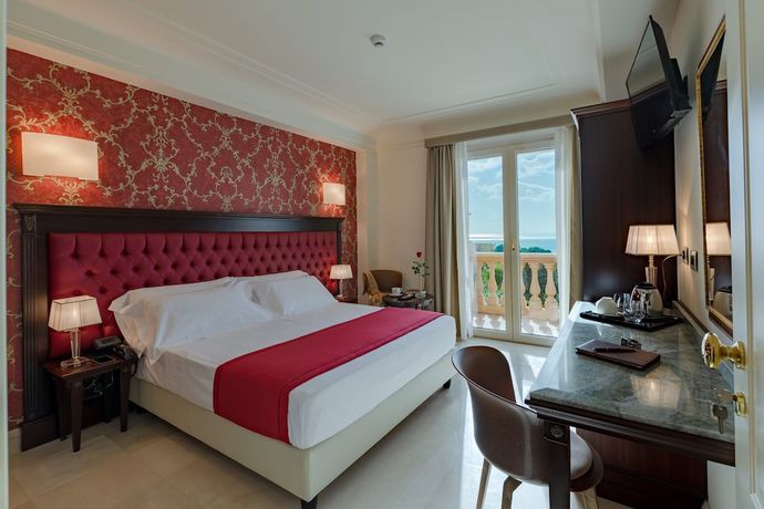 Imagen de la habitación del Hotel La Paloma Blanca. Foto 13