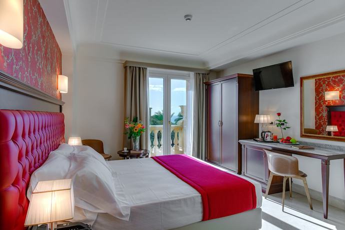 Imagen de la habitación del Hotel La Paloma Blanca. Foto 16