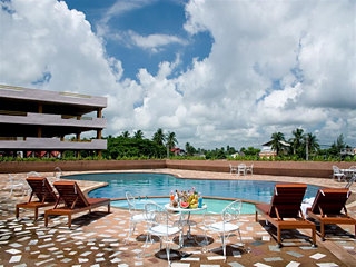 Imagen de la piscina del Hotel La Paloma Hotel Phitsanulok. Foto 12