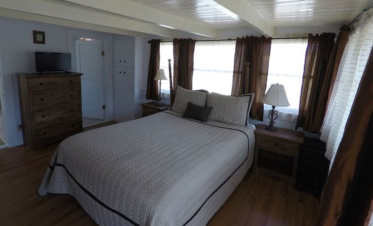 Imagen de la habitación del Hotel La Paloma Las Flores. Foto 19
