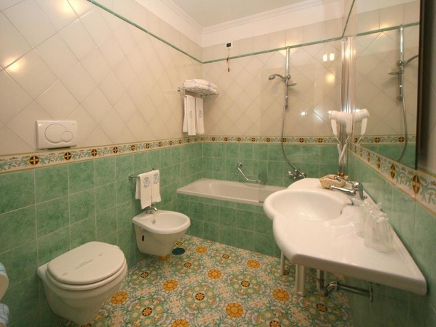 Imagen general del Hotel La Panoramica, Castellammare di Stabia. Foto 3