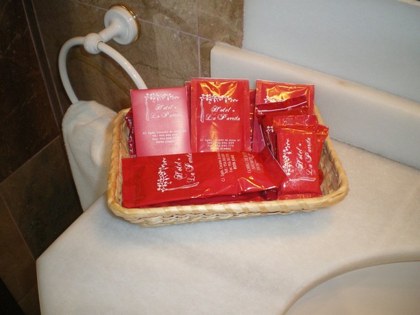 Imagen de la habitación del Hotel La Parrita. Foto 5