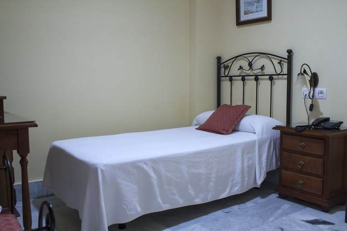 Imagen de la habitación del Hotel La Parrita. Foto 13