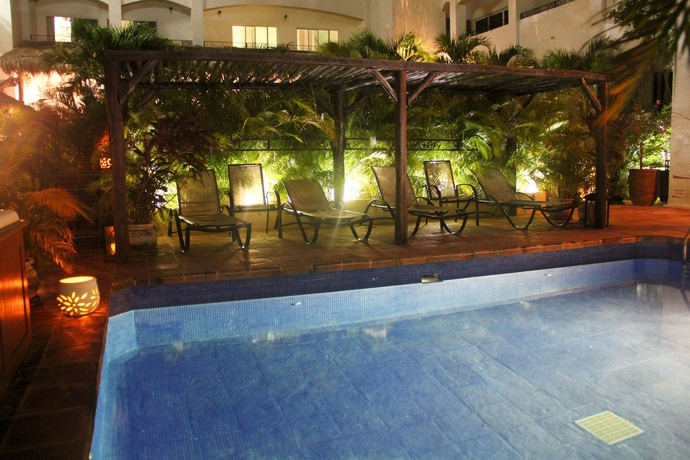 Imagen de la piscina del Hotel La Pasion Boutique By Bunik. Foto 12