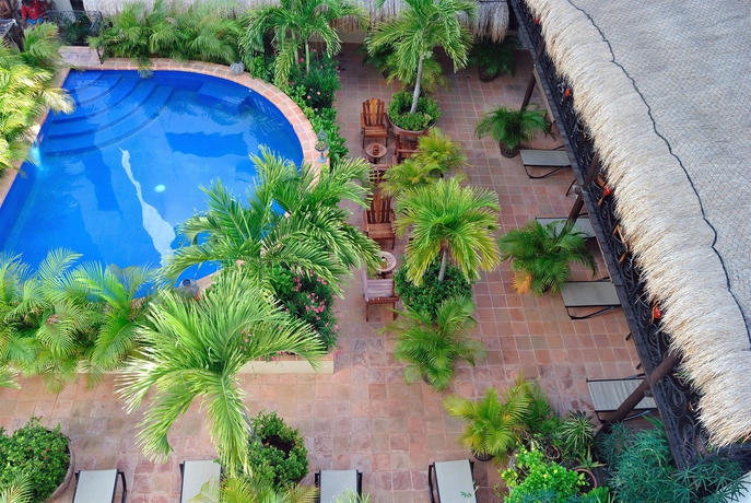 Imagen de la piscina del Hotel La Pasion Boutique By Bunik. Foto 15