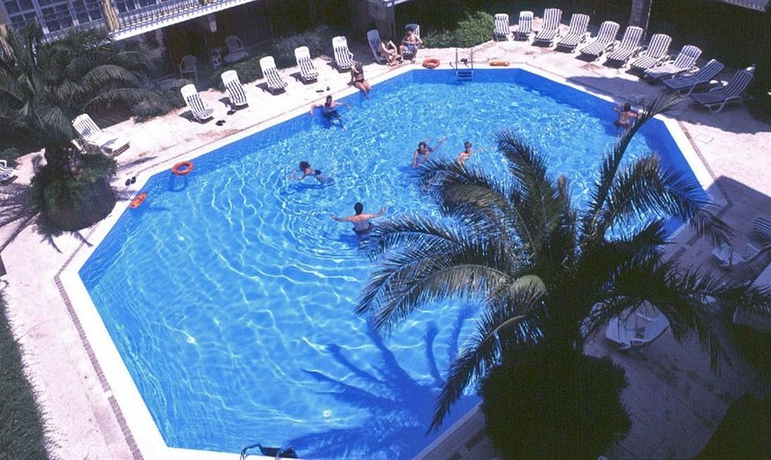 Imagen de la piscina del Hotel La Paul. Foto 4