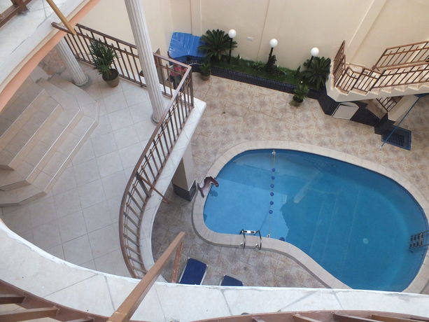 Imagen de la piscina del Hotel La P&eacute;pini&egrave;re. Foto 10