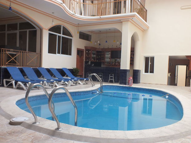 Imagen de la piscina del Hotel La P&eacute;pini&egrave;re. Foto 13