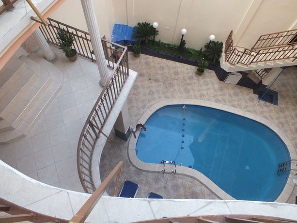 Imagen de la piscina del Hotel La P&eacute;pini&egrave;re. Foto 14