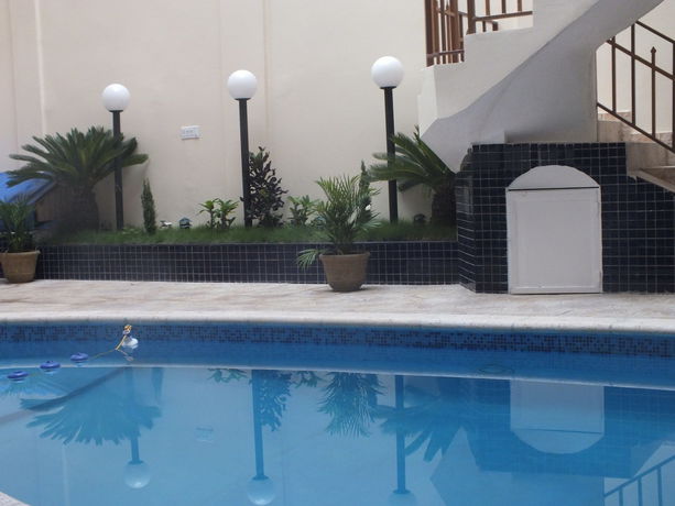 Imagen de la piscina del Hotel La P&eacute;pini&egrave;re. Foto 15