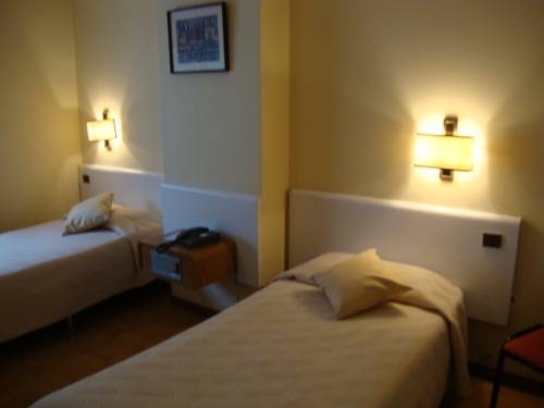 Imagen de la habitación del Hotel La Pedrera. Foto 3