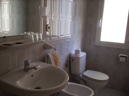 Imagen de la habitación del Hotel La Pedrera. Foto 9