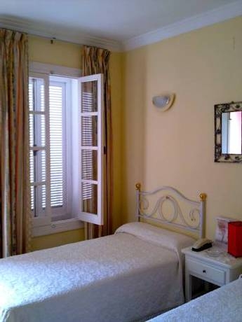 Imagen de la habitación del Hotel La Peña. Foto 7