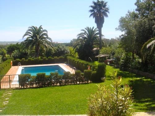 Imagen de la piscina del Hotel La Pe&ntilde;a, Tarifa. Foto 15