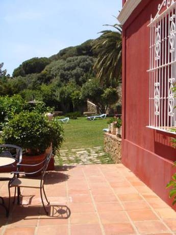 Imagen de los exteriores del Hotel La Pe&ntilde;a, Tarifa. Foto 10