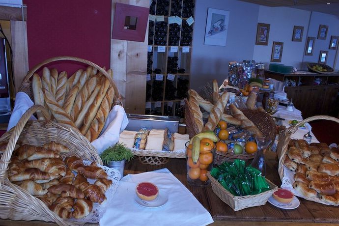 Imagen de los exteriores del Hotel La Perelle. Foto 9