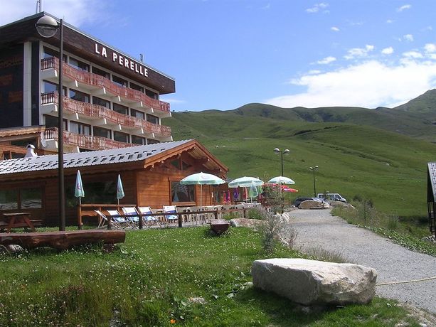 Imagen de la piscina del Hotel La Perelle. Foto 15