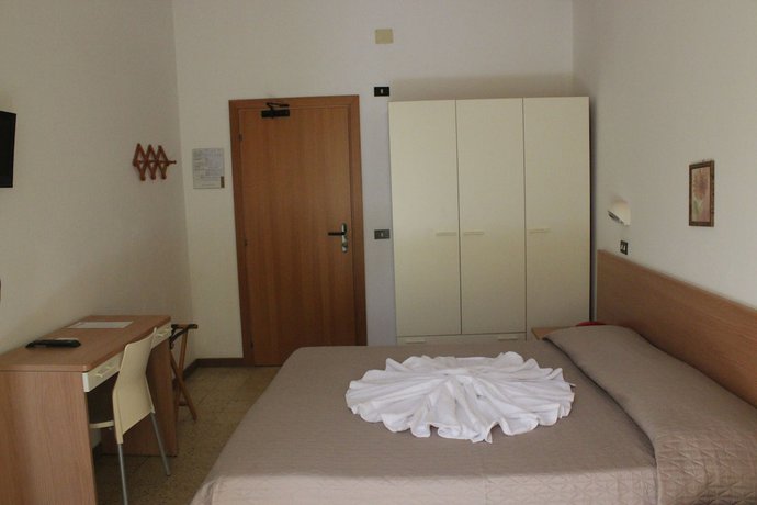 Imagen de la habitación del Hotel La Pergola, Bellaria-Igea Marina. Foto 13