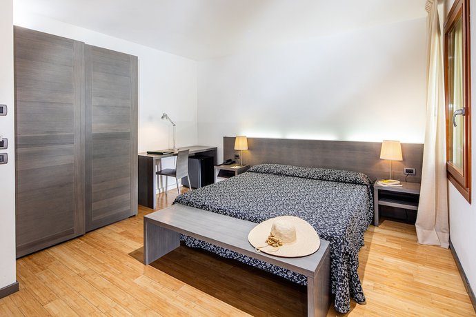 Imagen de la habitación del Hotel La Pergola, Lignano Sabbiadoro. Foto 6