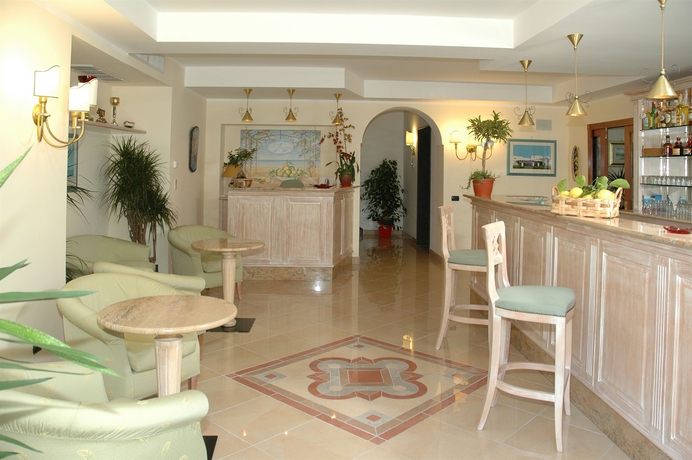 Imagen de los interiores del Hotel La Pergola, Lone. Foto 11