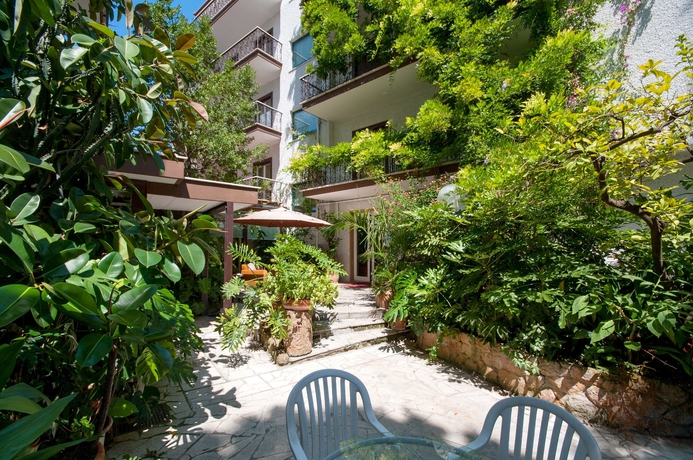 Imagen de los exteriores del Hotel La Pergola, Monte Sacro. Foto 15