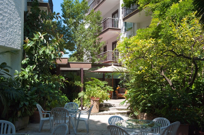 Imagen de los exteriores del Hotel La Pergola, Roma. Foto 14