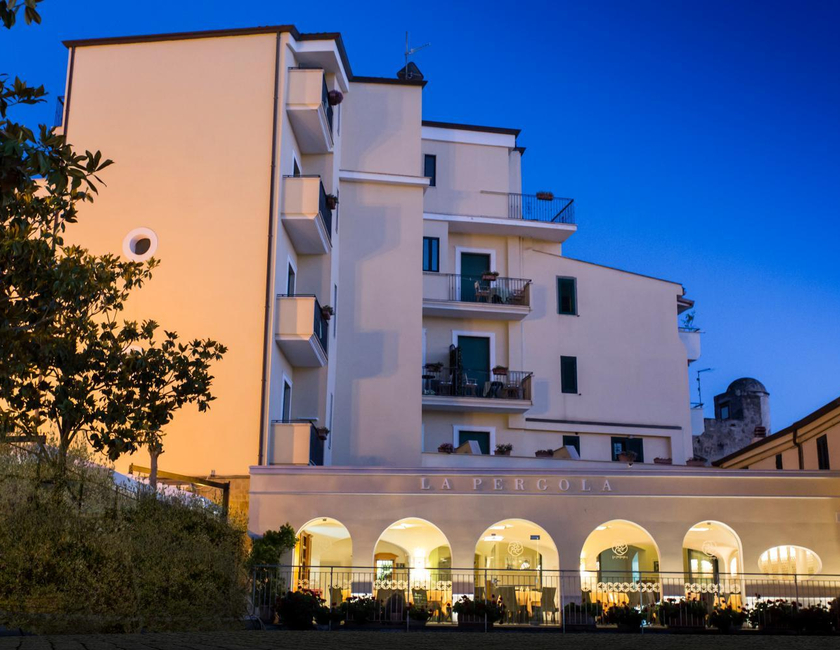 Imagen general del Hotel La Pergola, Santa Maria di Castellabate. Foto 14