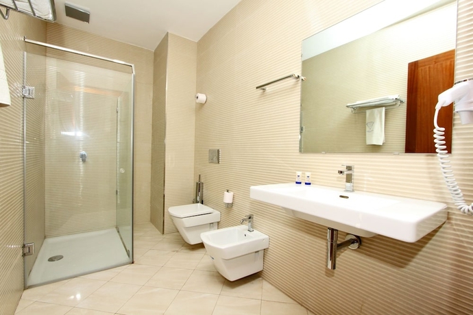 Imagen de la habitación del Hotel La Perla, Al Hoceima. Foto 3