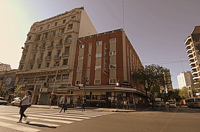 Imagen de los exteriores del Hotel La Perla, Buenos Aires. Foto 13