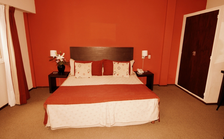 Imagen de la habitación del Hotel La Perla, Buenos Aires. Foto 9