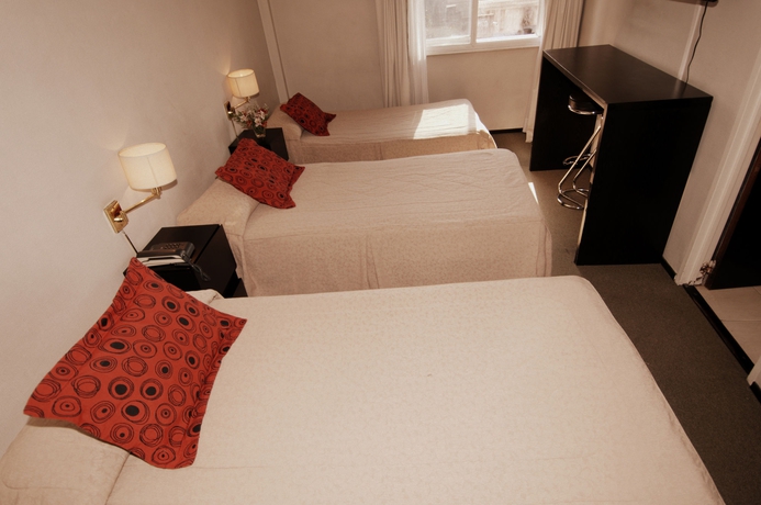 Imagen de la habitación del Hotel La Perla, Buenos Aires. Foto 10