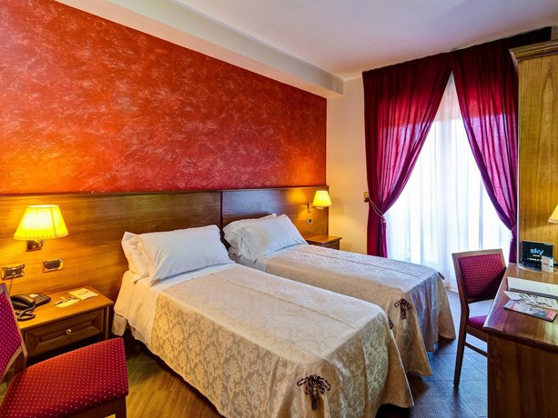 Imagen de la habitación del Hotel La Perla, CASTEL VOLTURNO. Foto 11