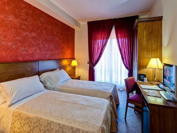 Imagen de la habitación del Hotel La Perla, CASTEL VOLTURNO. Foto 13