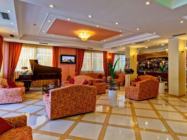 Imagen del bar/restaurante del Hotel La Perla, CASTEL VOLTURNO. Foto 2