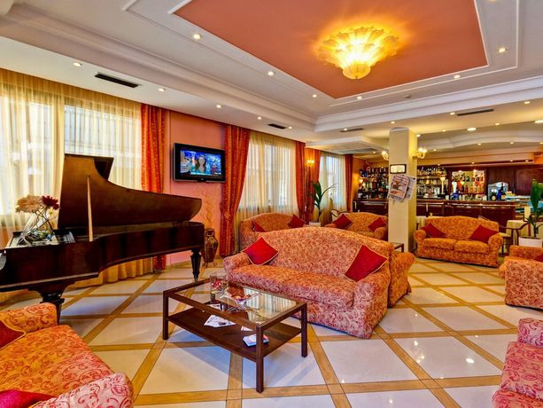 Imagen del bar/restaurante del Hotel La Perla, CASTEL VOLTURNO. Foto 3