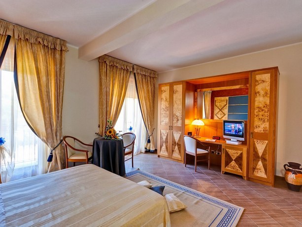 Imagen de la habitación del Hotel La Perla, CASTEL VOLTURNO. Foto 17