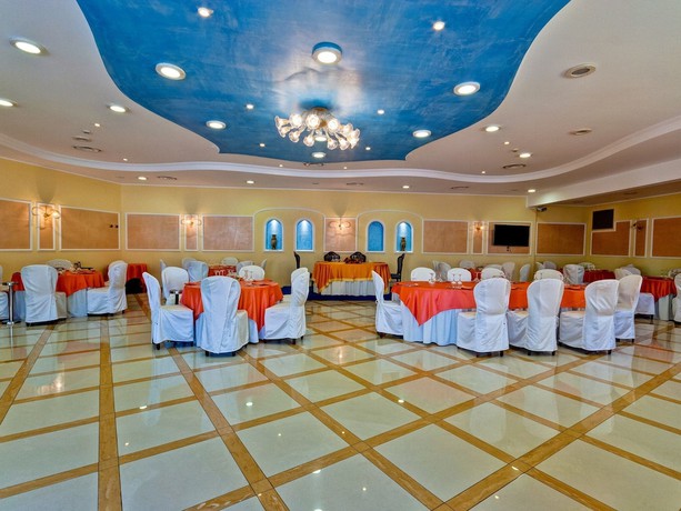 Imagen del bar/restaurante del Hotel La Perla, CASTEL VOLTURNO. Foto 6