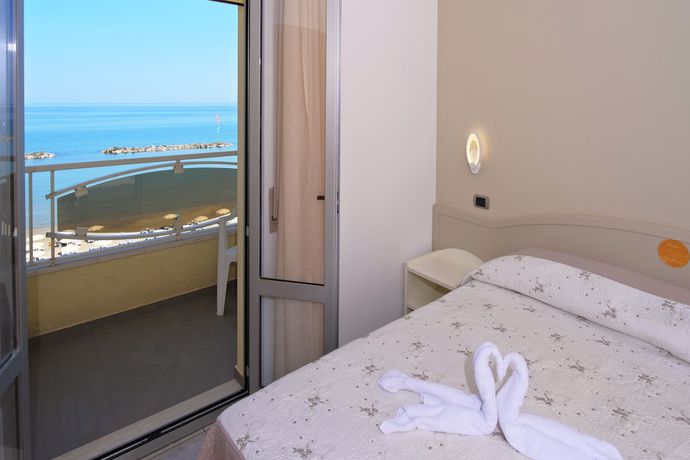 Imagen de la habitación del Hotel La Perla, Cupra Marittima. Foto 6