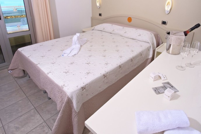 Imagen de la habitación del Hotel La Perla, Cupra Marittima. Foto 9