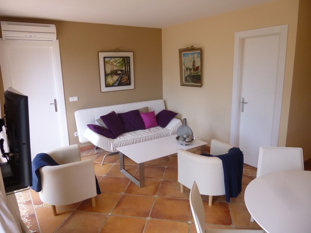 Imagen de los interiores del Hotel La Perla De Torrenueva. Foto 15