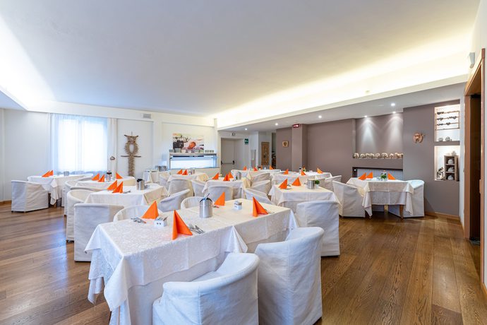 Imagen del bar/restaurante del Hotel La Perla, Ravascletto. Foto 6