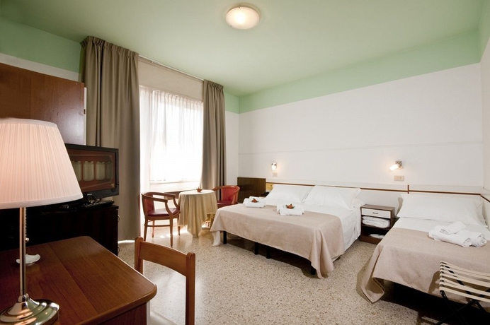 Imagen de los interiores del Hotel La Perla, Rimini. Foto 12
