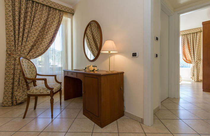 Imagen de la habitación del Hotel La Perla, Tremezzina. Foto 6